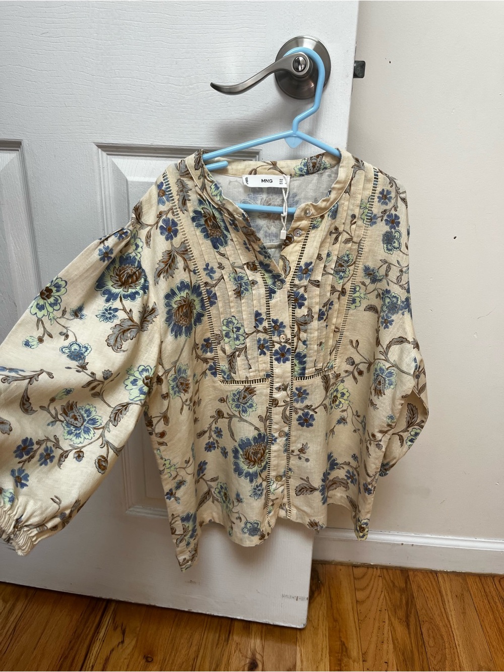 Mango linen Floral Half sleeve Blouse in Cream & Blue